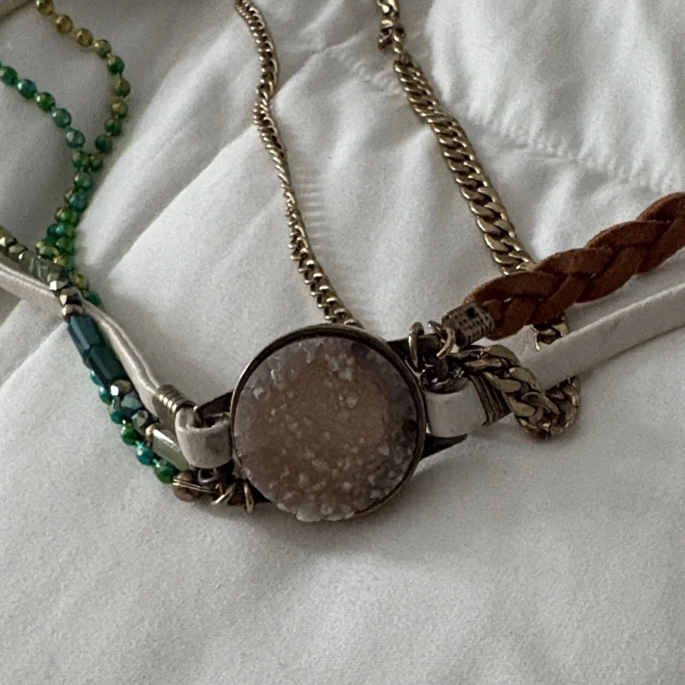 Elegant Green and Brown Beaded Necklace - Picture 2 of 3